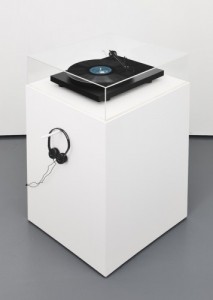 katie paterson: as the world turns, prepared record player, 2011 photo © peter mallet courtesy haunch of venison, london