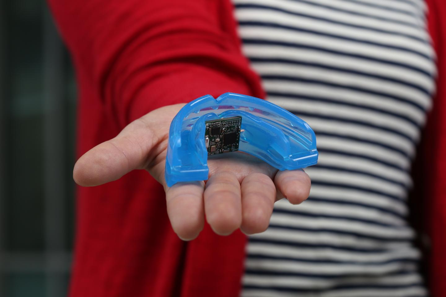 The mouth guard sensor offers an easy and reliable way to monitor uric acid levels in human saliva. Credit: Jacobs School of Engineering, UC San Diego