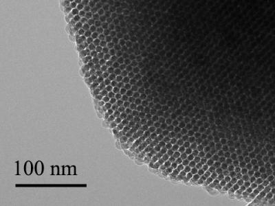 Transmission electron microscopy image shows an ordered nanowire array. The 100-nanometer scale bar is 1,000 times narrower than a hair. Courtesy of Tian Lab